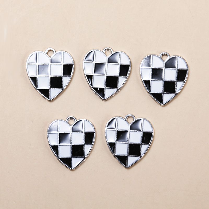 10 Pieces Simple Style Heart Shape Checkered Alloy Enamel Pendant Jewelry Accessories