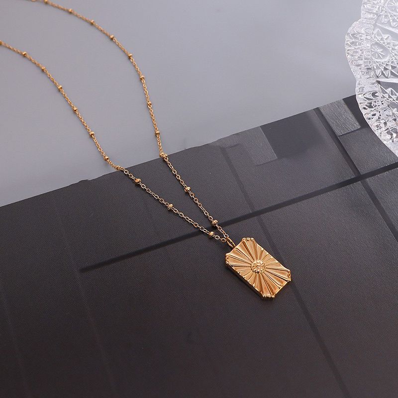 Élégant Reine Style Simple Rectangle Acier Inoxydable Placage Plaqué Or 18k Pendentif