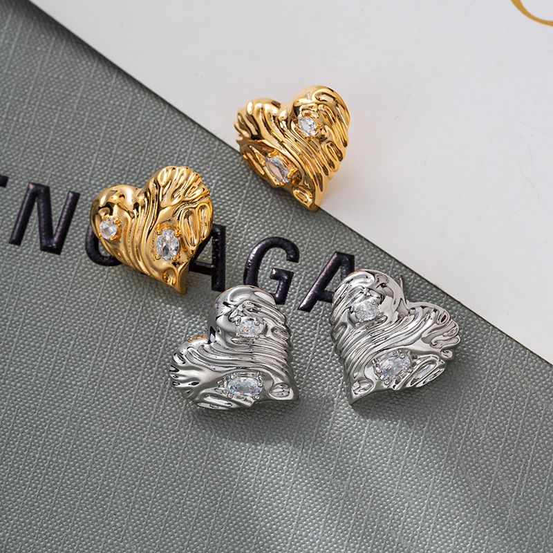 1 Pair IG Style Retro Heart Shape Plating Pleated Inlay Copper Zircon Ear Studs