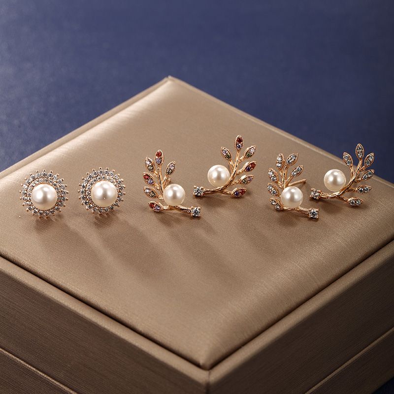 1 Paar Elegant Xuping Süss Blatt Runden Überzug Inlay Legierung Kupferlegierung Künstliche Edelsteine Künstliche Perlen 18 Karat Vergoldet Ohrstecker
