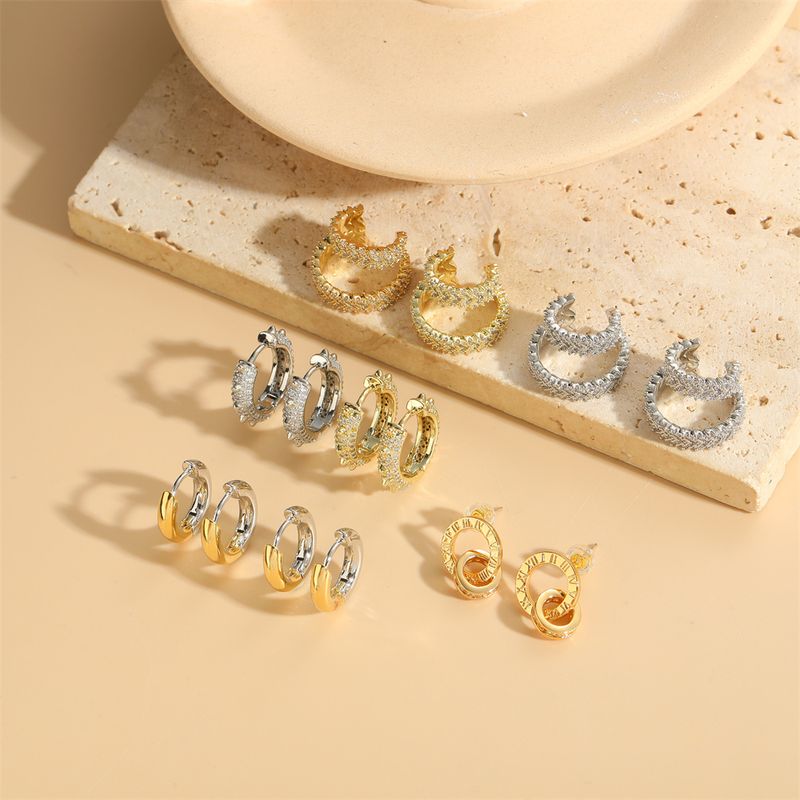 1 Paar Vintage-stil Einfacher Stil Pendeln Runden Überzug Inlay Kupfer Zirkon 14 Karat Vergoldet Ohrringe