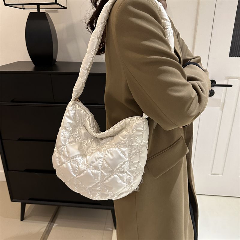 امرأة قماش منقوشة النمط الكلاسيكي خيوط الخياطة نصف دائرة سحاب البنطلون حقيبة الإبط