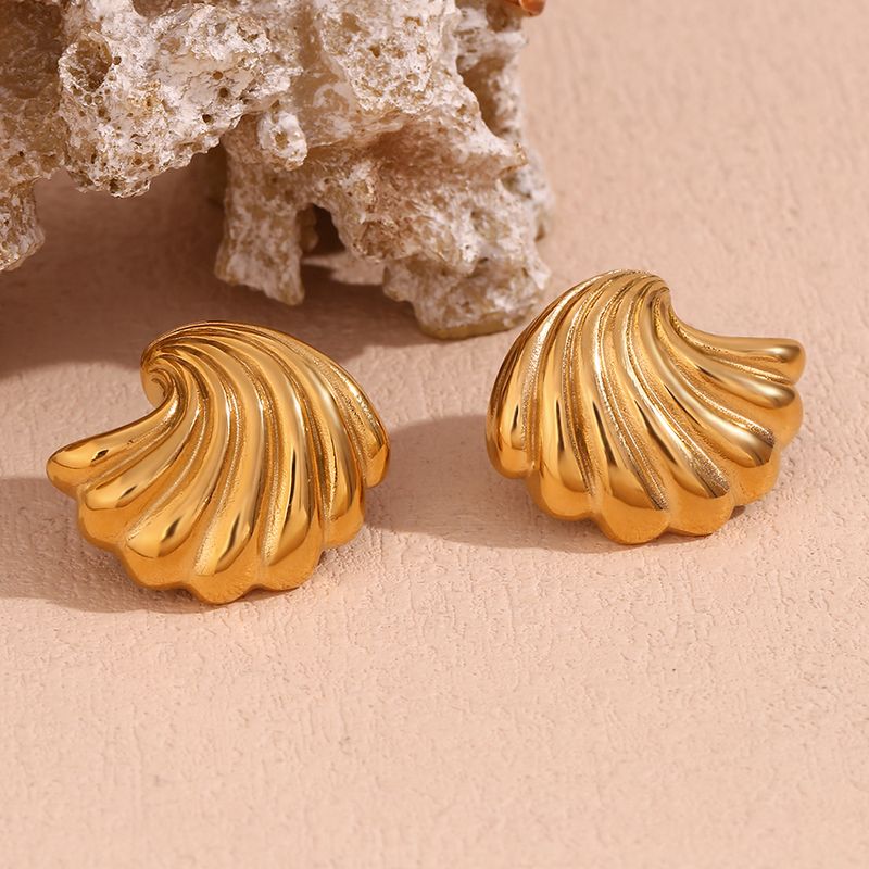 1 Pair Simple Style Shell Plating Stainless Steel 18k Gold Plated Ear Studs