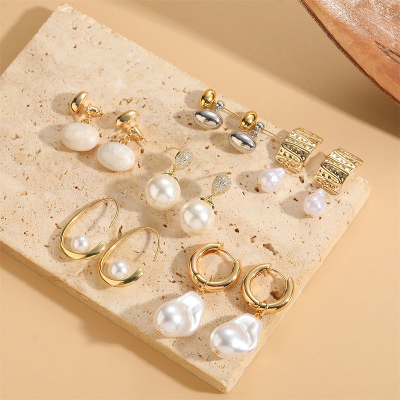 1 Pair Vintage Style Simple Style Commute Irregular Plating Inlay Artificial Pearl Copper Zircon 14k Gold Plated Drop Earrings