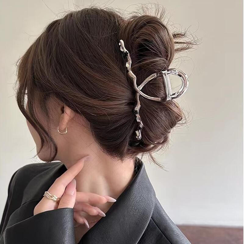 Women's Elegant Simple Style Geometric Metal Stoving Varnish Inlay Rhinestones Hair Claws