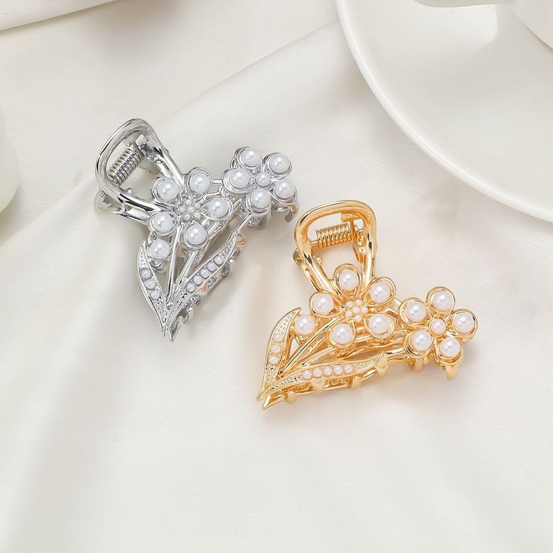 Femmes Élégant Glamour Fleur Papillon Alliage Placage Incruster Perles Artificielles Griffes De Cheveux