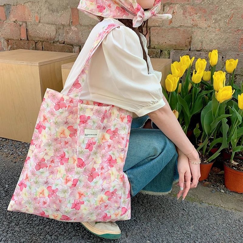 Women's Medium Polyester Ditsy Floral Vacation Open Underarm Bag
