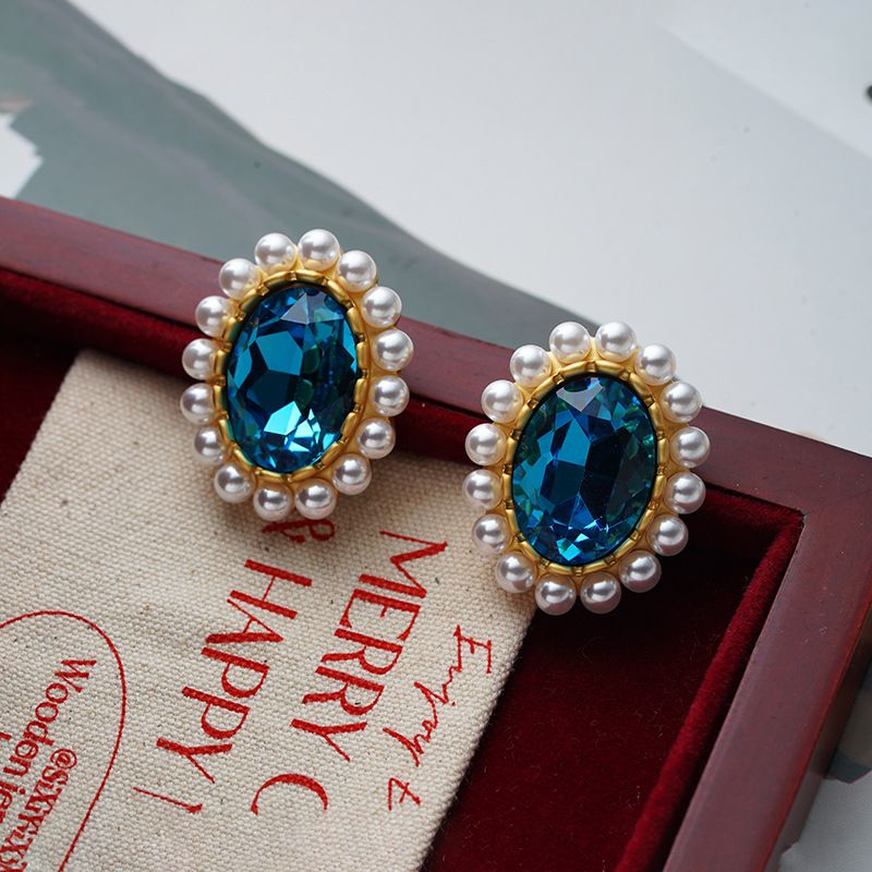 1 Pair Elegant Vintage Style French Style Oval Inlay Alloy Artificial Pearls Rhinestones 18K Gold Plated Ear Studs