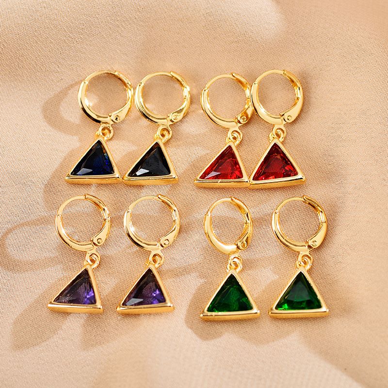 1 Paar Lässig Elegant Einfacher Stil Dreieck Inlay Kupfer Zirkon 18 Karat Vergoldet Tropfenohrringe