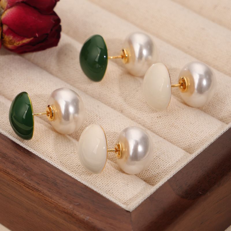 1 Pair Elegant Retro French Style Round Enamel Inlay Copper Artificial Pearls 18K Gold Plated Ear Studs