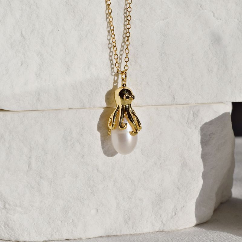 Kupfer Vergoldet Elegant Einfacher Stil Strassenmode Inlay Tintenfisch Perle Halskette Mit Anhänger