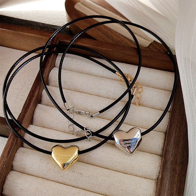 Casual Simple Style Heart Shape Alloy Leather Rope Plating Women's Pendant Necklace