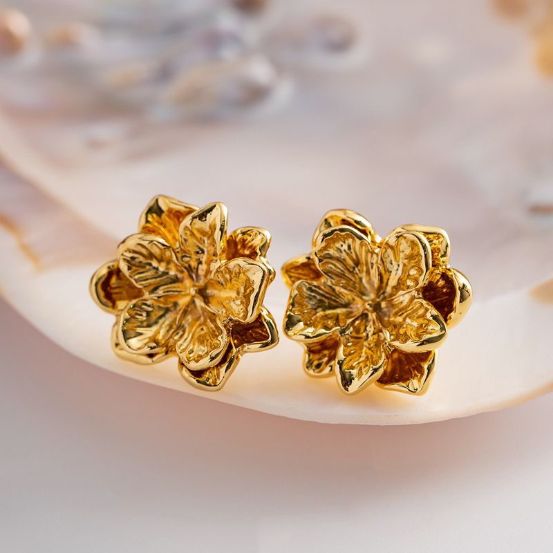 1 Par Casual Estilo Simple Flor Cobre Chapado En Oro Pendientes