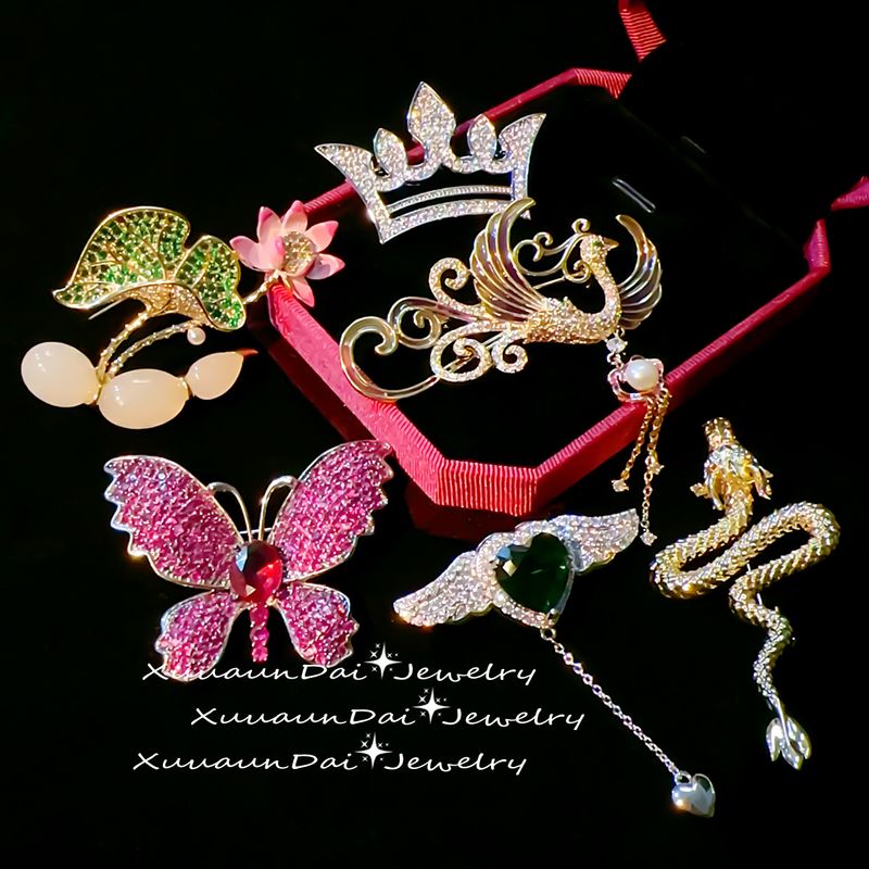 Elegant Heart Shape Flower Butterfly Copper Plating Women's Brooches