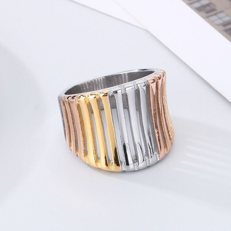 Rostfreier Stahl 18 Karat Vergoldet Einfacher Stil Aushöhlen Farbblock Streifen Ringe