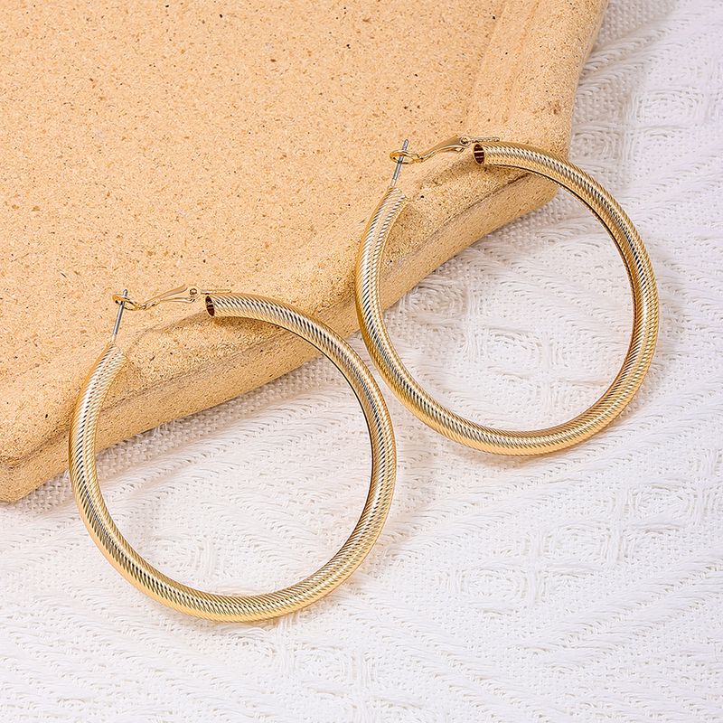 1 Pair Classic Style Geometric Alloy Hoop Earrings