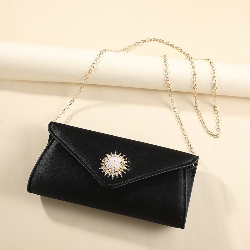 Women's Polyester Solid Color Vintage Style Magnetic Buckle Evening Bag