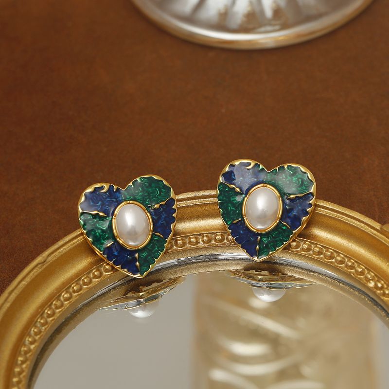 1 Paar Vintage-Stil Herzform Überzug Inlay Kupfer Perle 18 Karat Vergoldet Ohrstecker