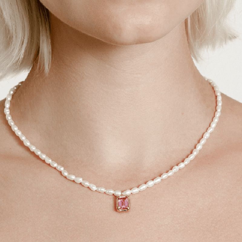 Einfacher Stil Klassischer Stil Geometrisch Imitationsperle Kupfer Perlen Inlay Zirkon Frau Halskette Mit Anhänger