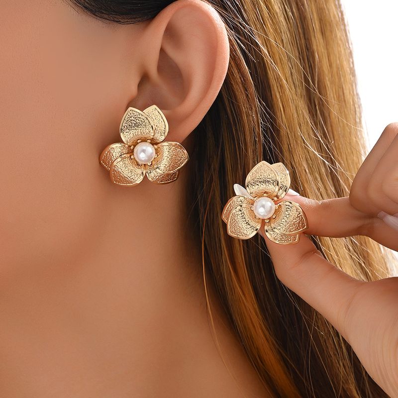 1 Pair Elegant French Style Flower Iron Ear Studs