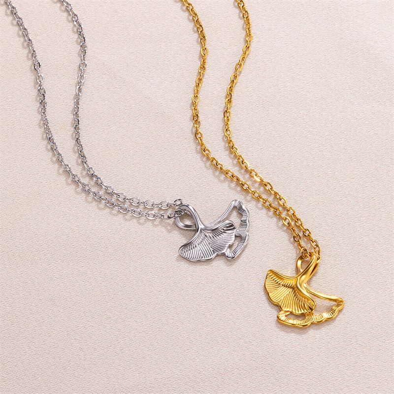 304 Stainless Steel 18K Gold Plated Simple Style Classic Style Plating Hollow Out Ginkgo Leaf Pendant Necklace