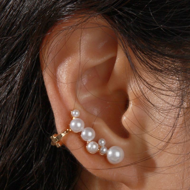1 Pièce Élégant Sucré Couleur Unie Incruster Alliage De Zinc Perles Artificielles Plaqué Or Boucles D'Oreilles