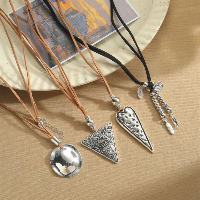 Simple Style Triangle CCB Alloy Velvet Inlay CCB Women's Pendant Necklace