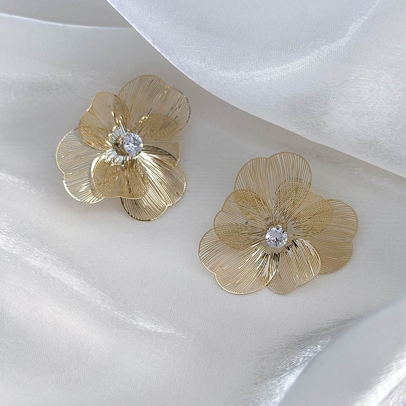 1 Par Estilo Simple Estilo Clásico Flor Embutido Cobre Diamantes De Imitación Pendientes