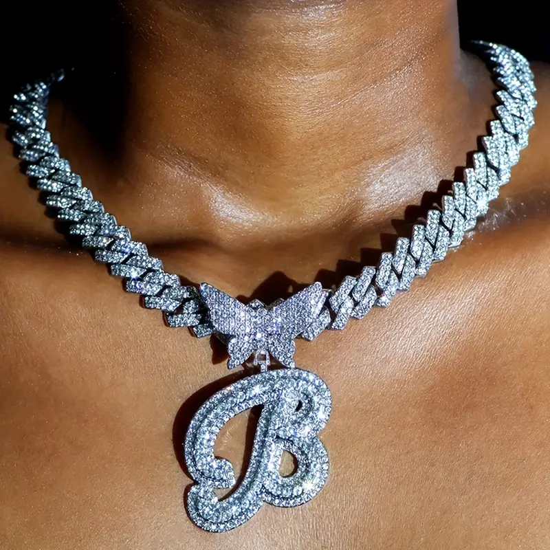Hip Hop Letra Mariposa Aleación De Zinc Embutido Diamantes De Imitación Unisexo Collar Colgante