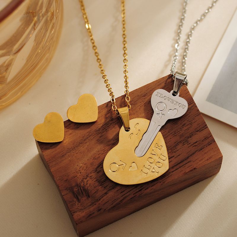 201 Edelstahl 18 Karat Vergoldet IG-Stil Klassischer Stil Basic Schlüssel Herzform Halskette Mit Anhänger