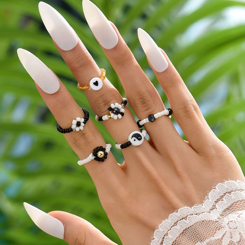 Großhandel Schmuck Einfacher Stil Klassischer Stil Blume Saatperle Perlen Handgemacht Ringe