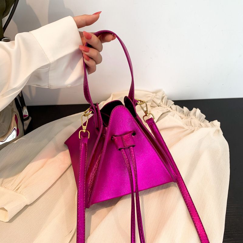 Women's Small Pu Leather Solid Color Streetwear Triangle Zipper Handbag
