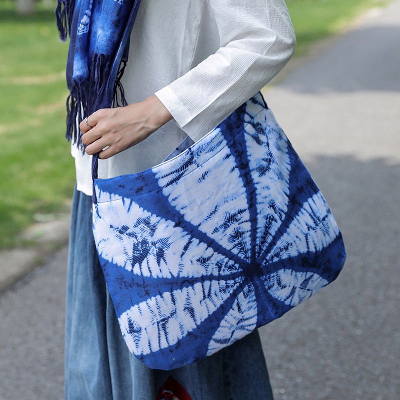 Women's Medium Polyester Cotton Geometric Color Block Vacation Square Magnetic Buckle Shoulder Bag