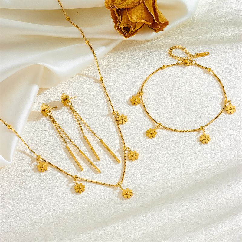 Titan Stahl 18 Karat Vergoldet Süss Einfacher Stil Gänseblümchen Titan Stahl Armbänder Ohrringe Halskette
