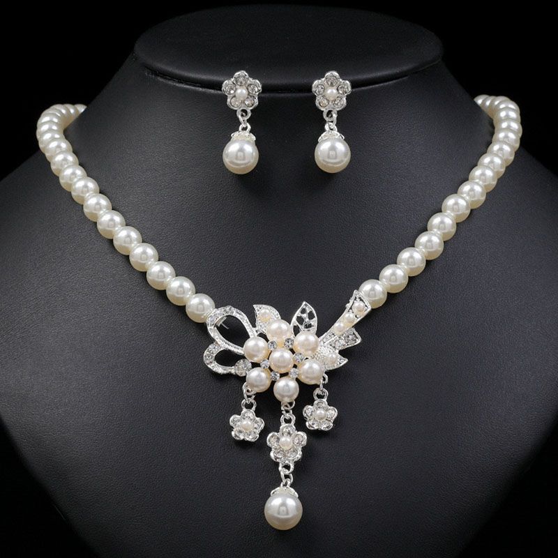 Elegante Señora Nupcial Flor Pétalo Perla Artificial Aleación Embutido Perlas Artificiales Diamantes De Imitación Mujeres Aretes Collar