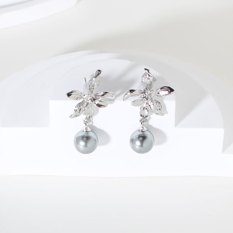 1 Pair Elegant Vintage Style French Style Flower Inlay Alloy Pearl Silver Plated Drop Earrings
