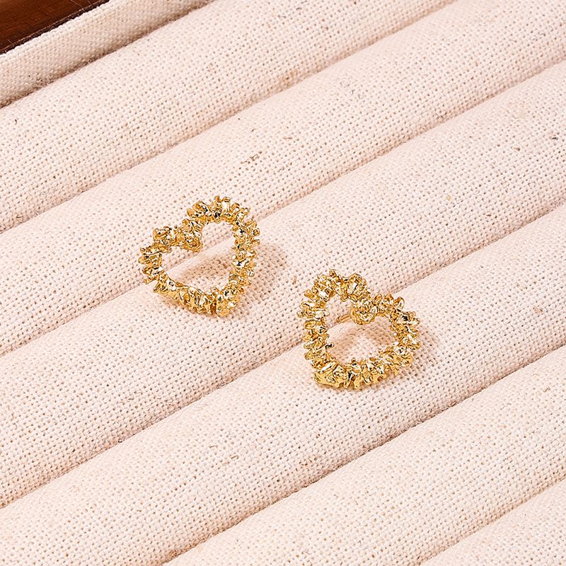 1 Pair Cute Heart Shape Hollow Out Zinc Alloy Ear Studs