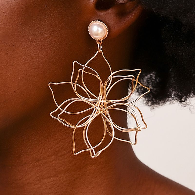 1 Pair Streetwear Elegant Flower Hollow Out Inlay 201 Stainless Steel Zinc Alloy Artificial Pearls Drop Earrings
