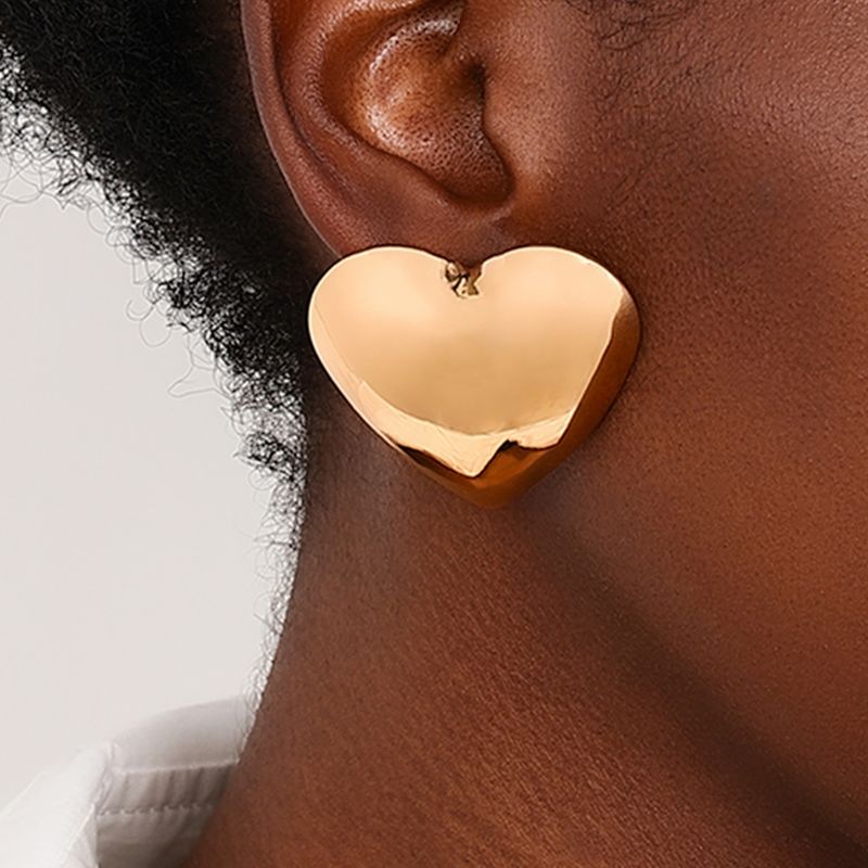 1 Pair Classic Style Heart Shape Plastic Ear Studs