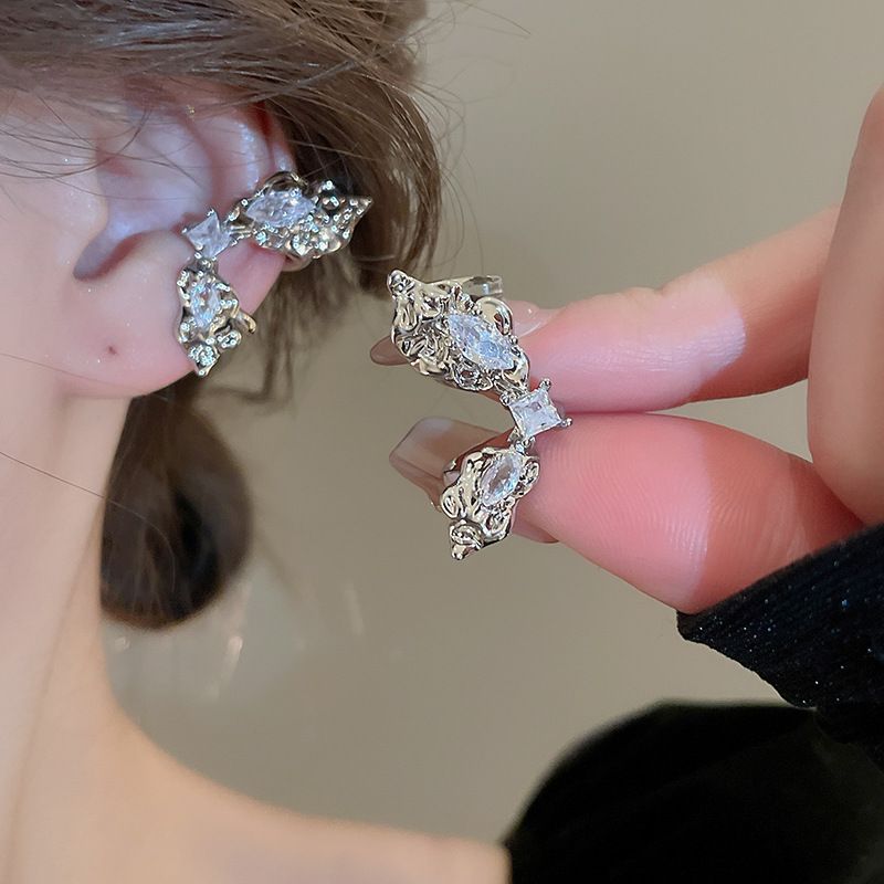 1 Pièce Décontractée Élégant Dame Papillon Incruster Le Cuivre Zircon Clips D'oreille