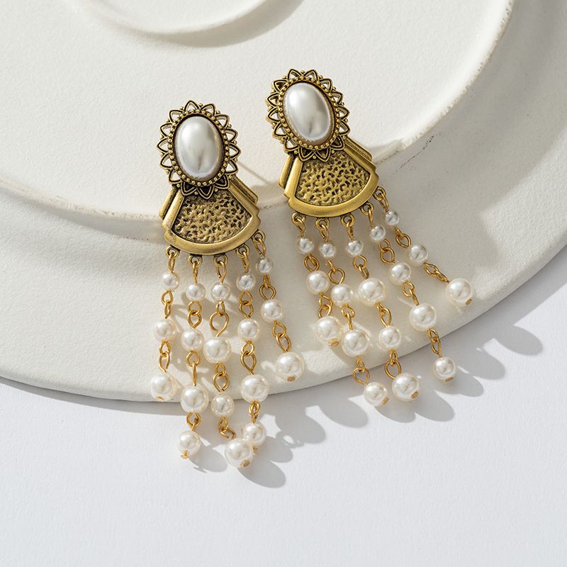 1 Pair Elegant Retro Classic Style Tassel Inlay Copper Artificial Pearls Drop Earrings