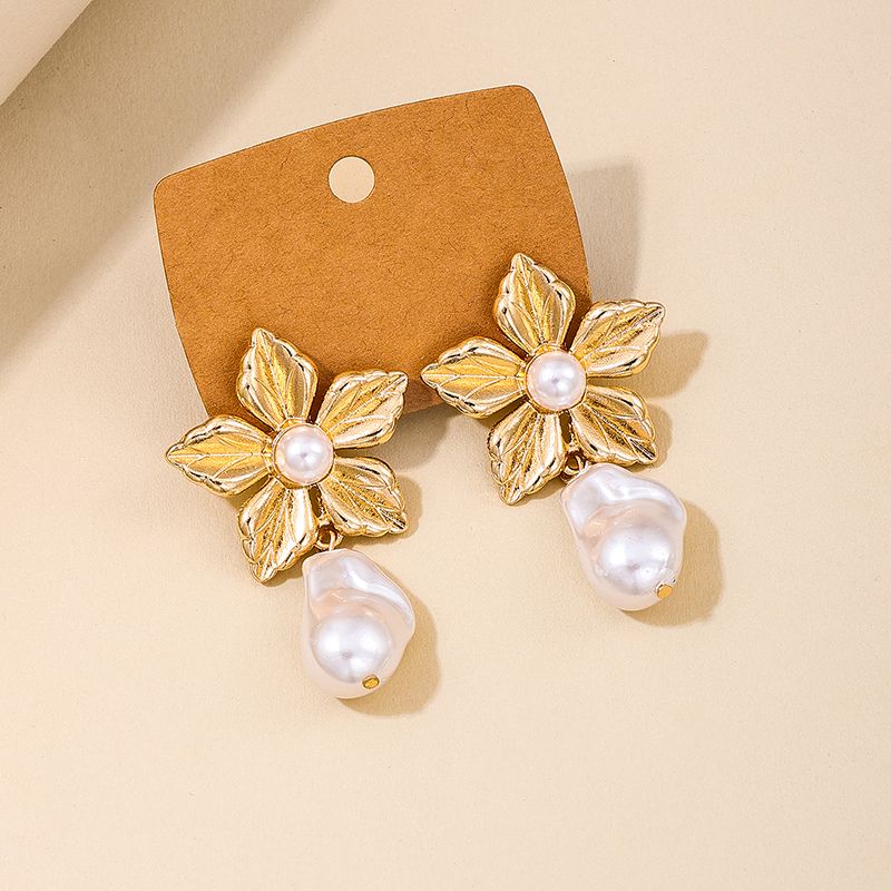 1 Paar Einfacher Stil Klassischer Stil Blume Inlay Zinklegierung Perle Tropfenohrringe