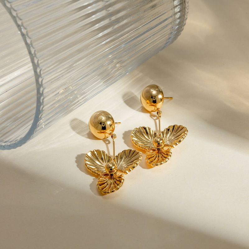 1 Paar Einfacher Stil Klassischer Stil Blütenblatt Überzug Edelstahl 304 18 Karat Vergoldet Tropfenohrringe