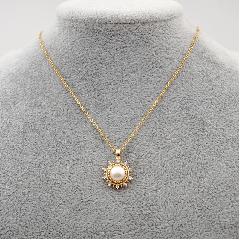 304 Stainless Steel Titanium Steel Copper Gold Plated Simple Style Handmade Inlay Sun Rhinestones Freshwater Pearl Pendant Necklace