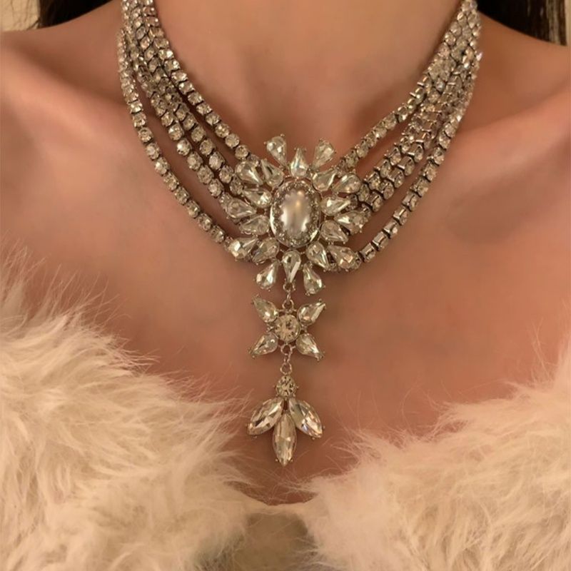 Kupfer Versilbert Glam Retro Luxuriös Inlay Blume Künstliche Perlen Strasssteine Geschichtete Halskette
