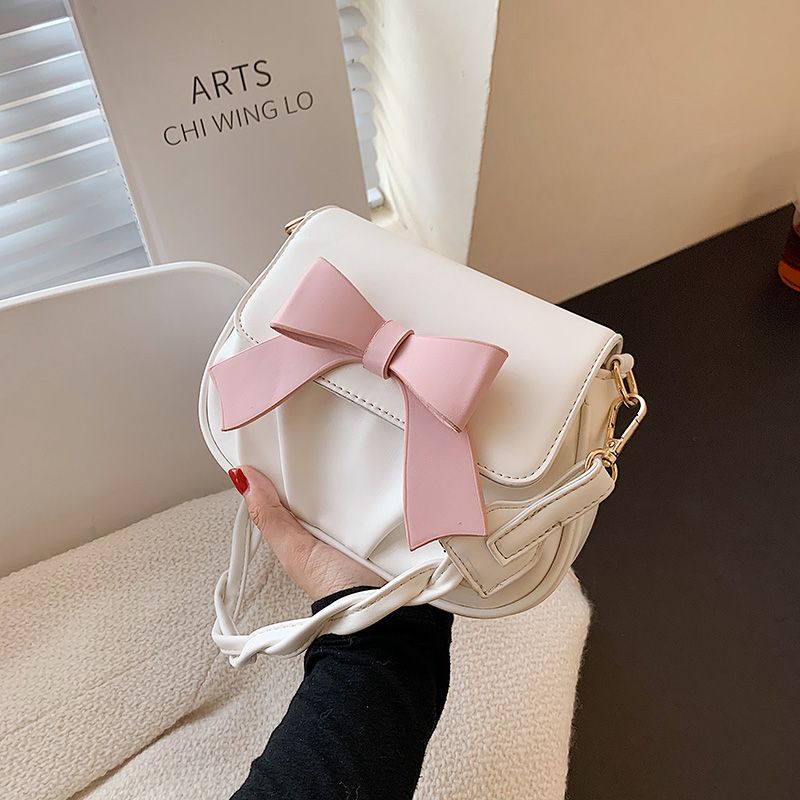 Women's Pu Leather Solid Color Classic Style Sewing Thread Magnetic Buckle Shoulder Bag