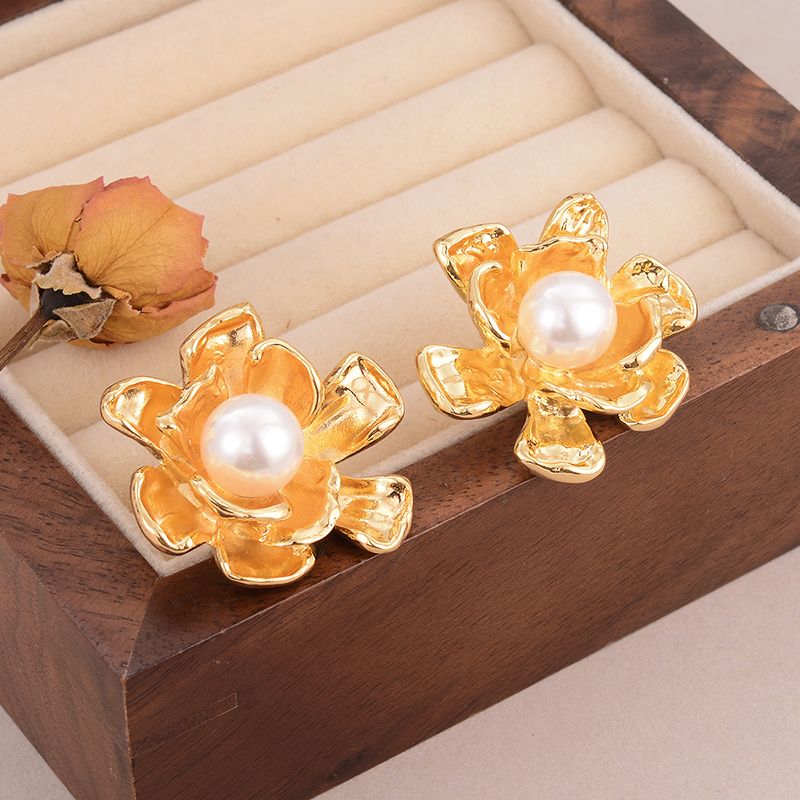 1 Pair Elegant Rose Flower Plating Inlay Copper Pearl Zircon 18K Gold Plated Ear Studs