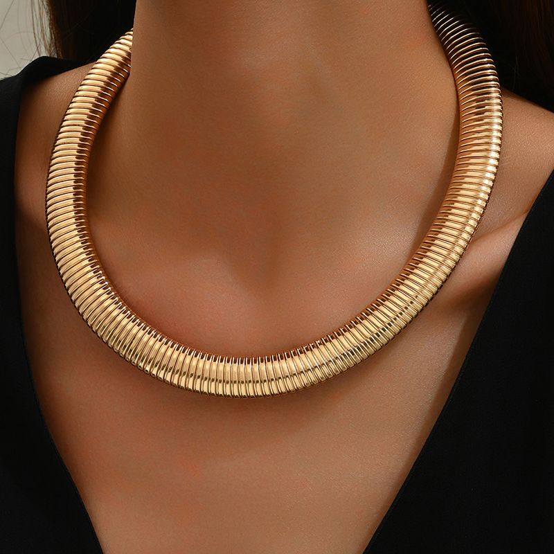 Simple Style Solid Color Alloy Women's Choker