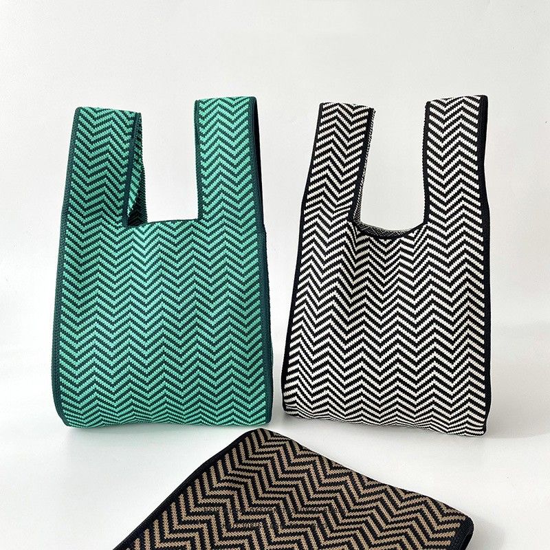 Women's Medium Polyester Geometric Classic Style Open Handbag
