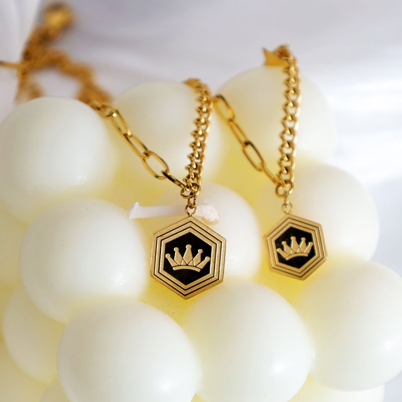 Edelstahl 304 18 Karat Vergoldet Elegant Ferien Klassischer Stil Asymmetrisch Überzug Kurve Krone Halskette Mit Anhänger
